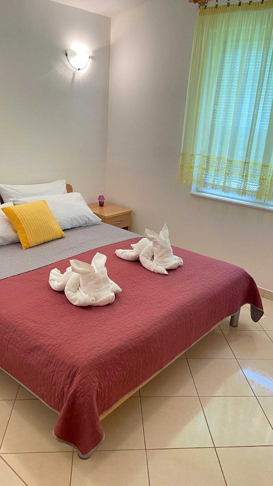 Hotel Apartments Tiho & Jelena