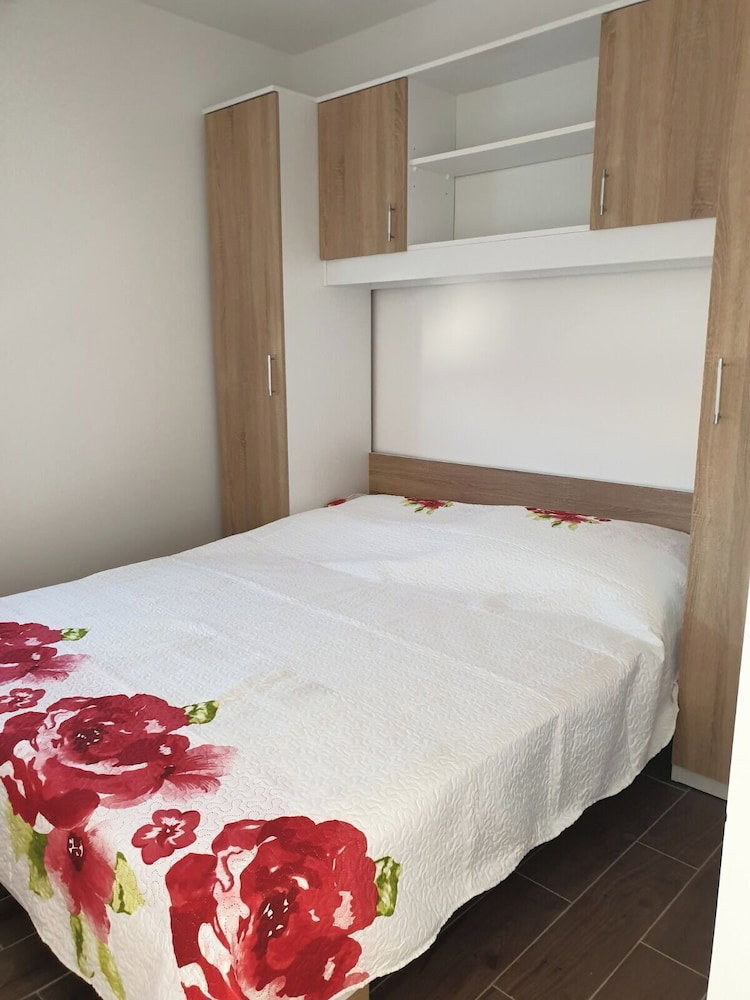 Hotel Apartment Pocrnja