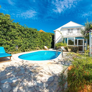 Hotel Villa Piano - Four Bedroom Villa With Terrace And Swimming Pool cazare Cibaca