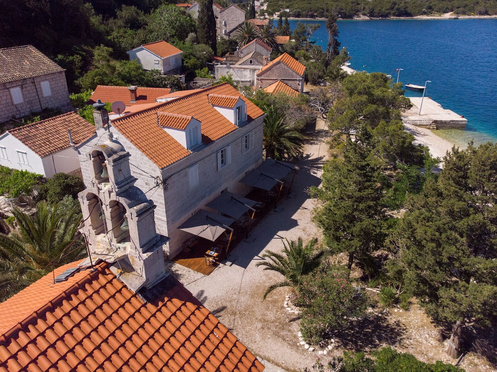 Hotel Vrnik Arts Club
