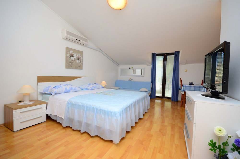 Hotel Apartments Biserka