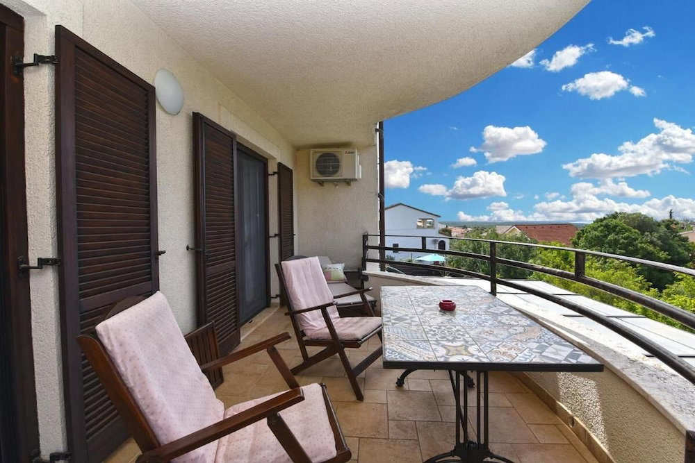 Hotel Charming Apartment With Balcony And Pool