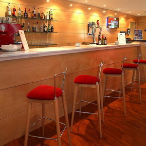 Sejur Holiday Inn Express Molins De Rei vacanta Molins de Rei