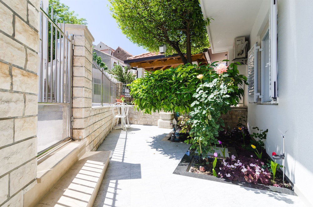 Hotel Apartment And Rooms Mato