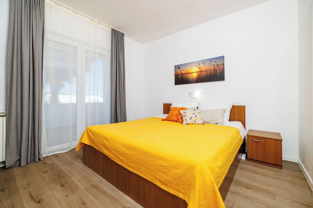 Hotel Apartments Near The Sea Barbat