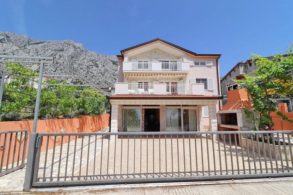 Hotel Apartments Villa Michele