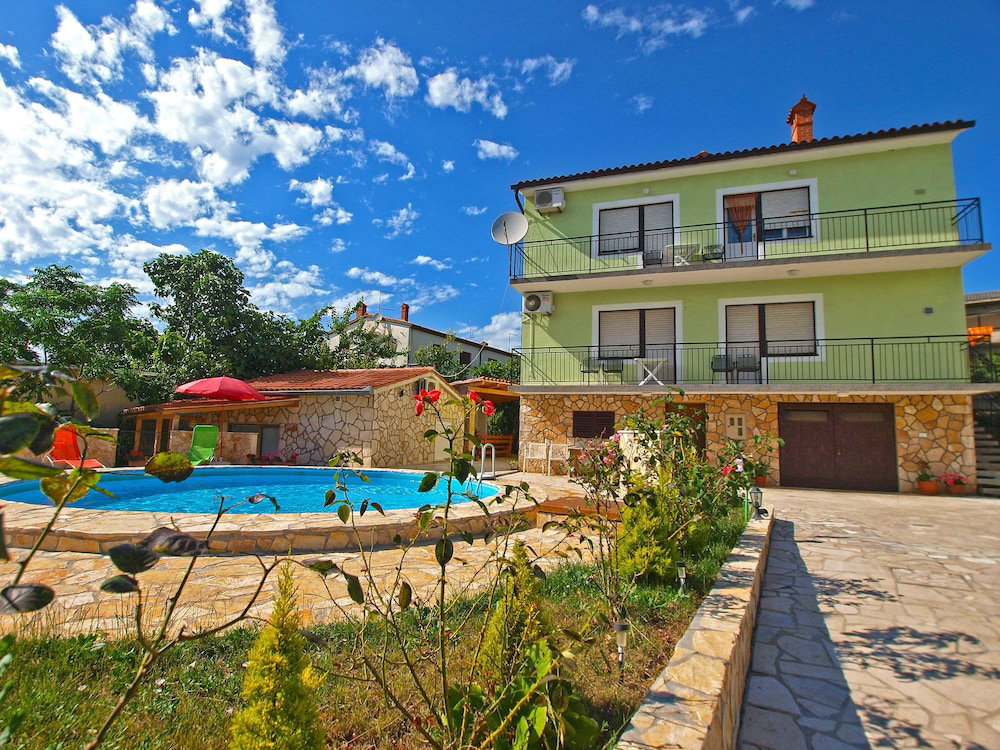 Hotel Apartments Ivanka 1056