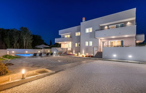 Hotel Villa D Pula 3-Bedrooms Luxury Accomodation cazare Pula