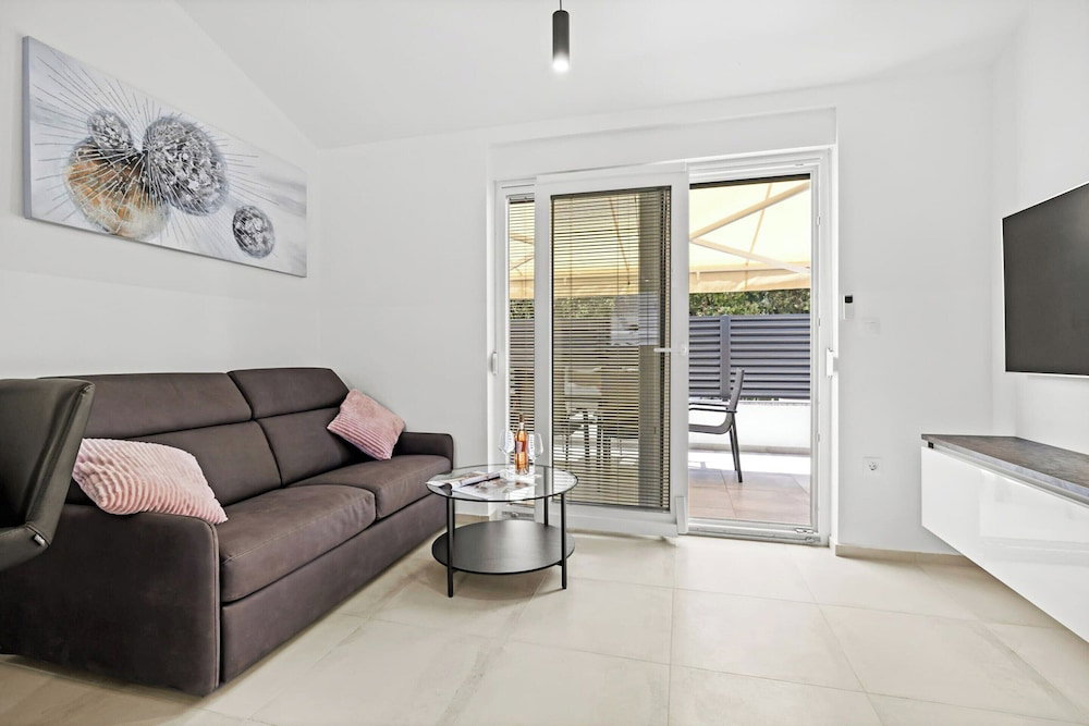 Hotel Apartment, 100M From The Beach