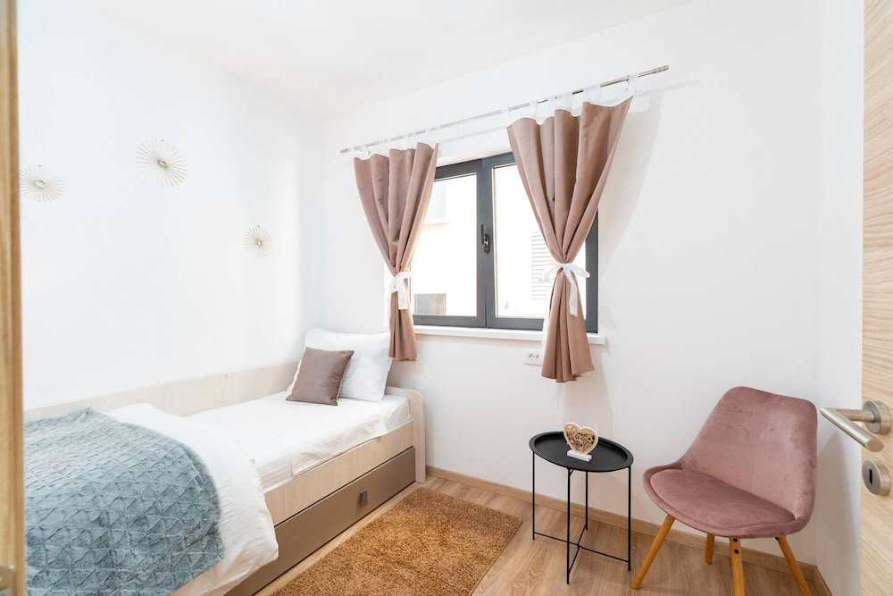 Apartments And Rooms Ribarska Srica