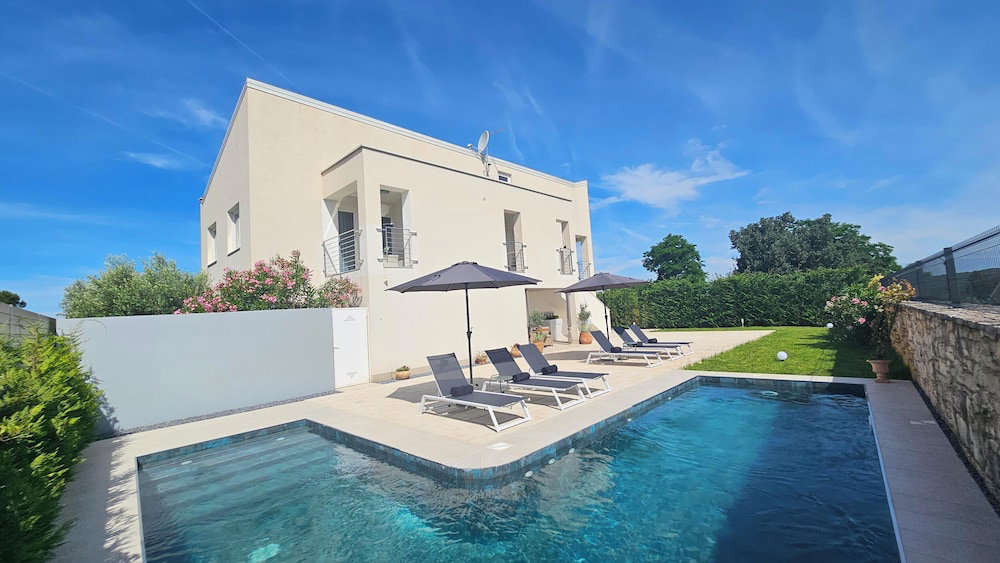 Hotel Apartments With Shared Pool Casa Bianca