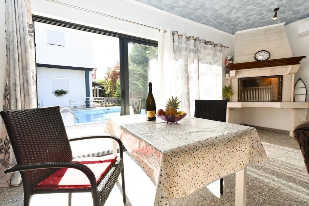 Hotel Bright Studio Apartment With Pool View