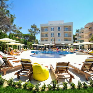 Hotel Sandy Beach Resort cazare Golem