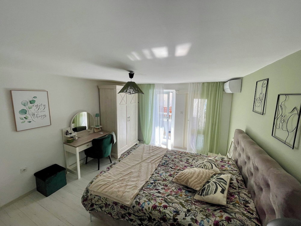 Hotel Holiday House Baska Hill