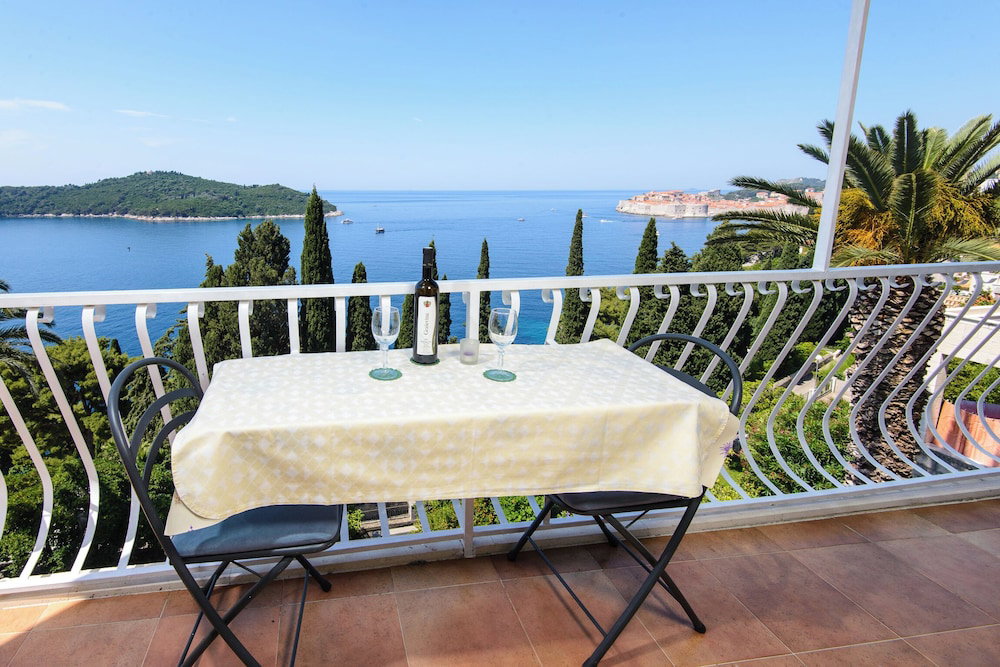 Hotel Charming 2-Bedroom Apartment With Ocean Views In Dubrovnik