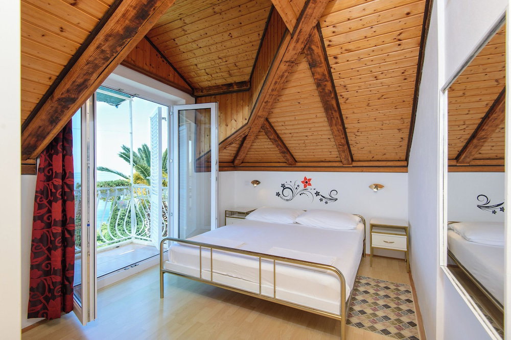 Charming 2-Bedroom Apartment With Ocean Views In Dubrovnik