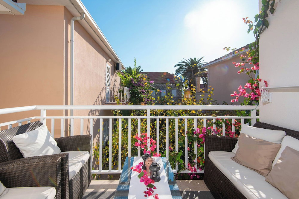 Hotel Apartments Lenka