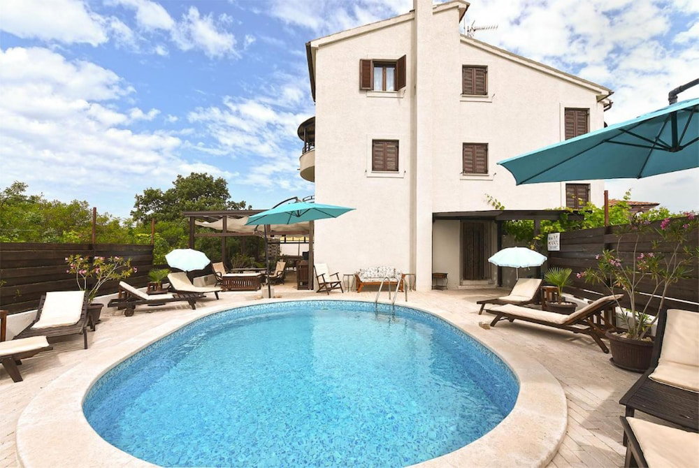Hotel Charming Flat With Shared Pool