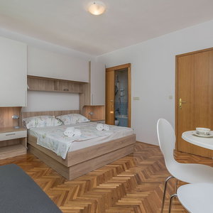 Hotel Apartments And Room Nevenka cazare Makarska