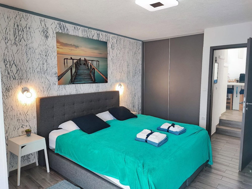 Hotel Pop Villa Sleeps 3 With Pool