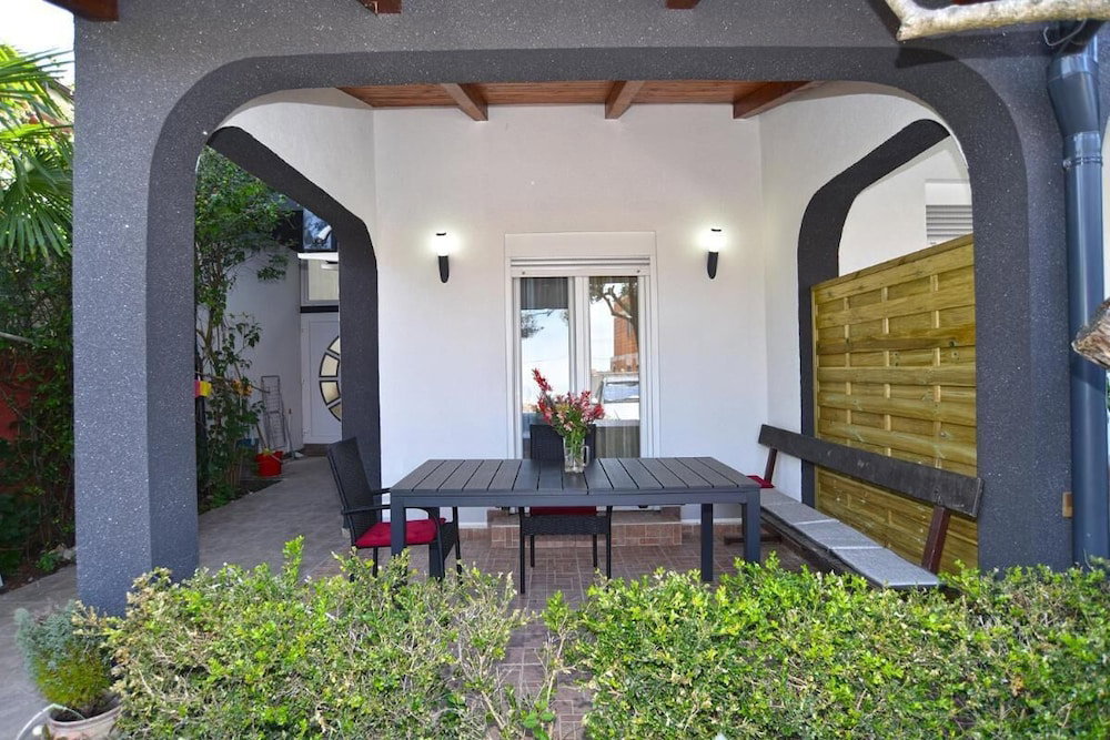 Hotel Welcoming Apartment With Shared Pool