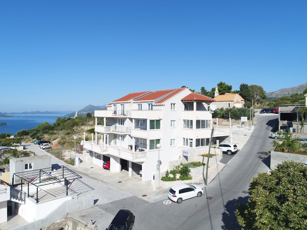 Hotel Apartments Villa Dadic