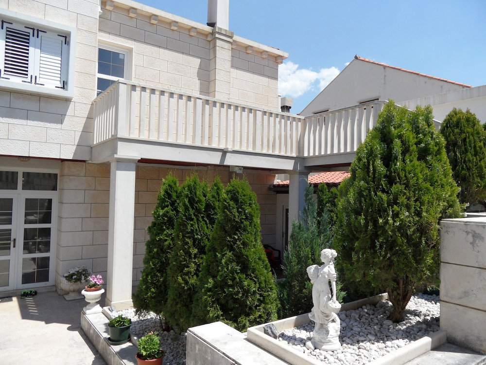 Hotel Adria Apartments