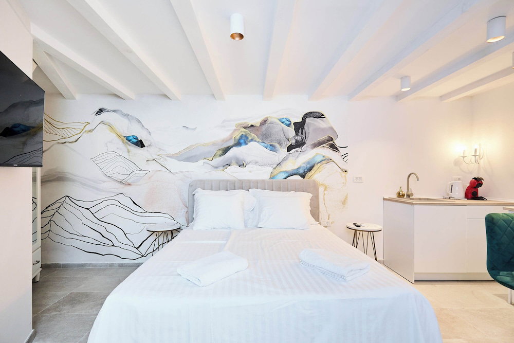 Karma Suites By Dominium