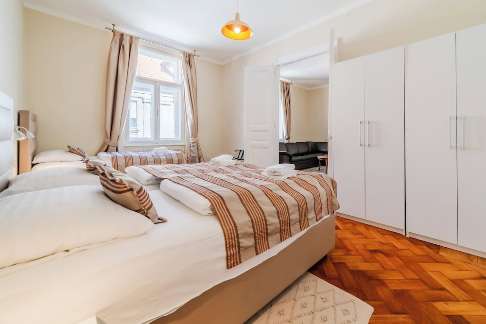 Hotel Flowers Premium Apartments & Rooms