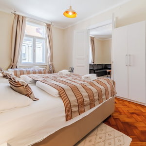 Hotel Flowers Premium Apartments & Rooms cazare Centar