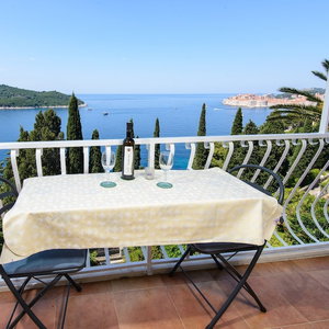 Hotel 2-Bed Apt, Sleeps 4 With Sea View, 10 Min To Beach cazare Ploce