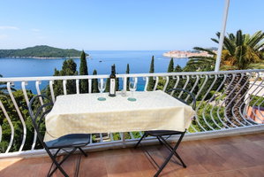 Hotel 2-Bed Apt, Sleeps 4 With Sea View, 10 Min To Beach cazare Ploce