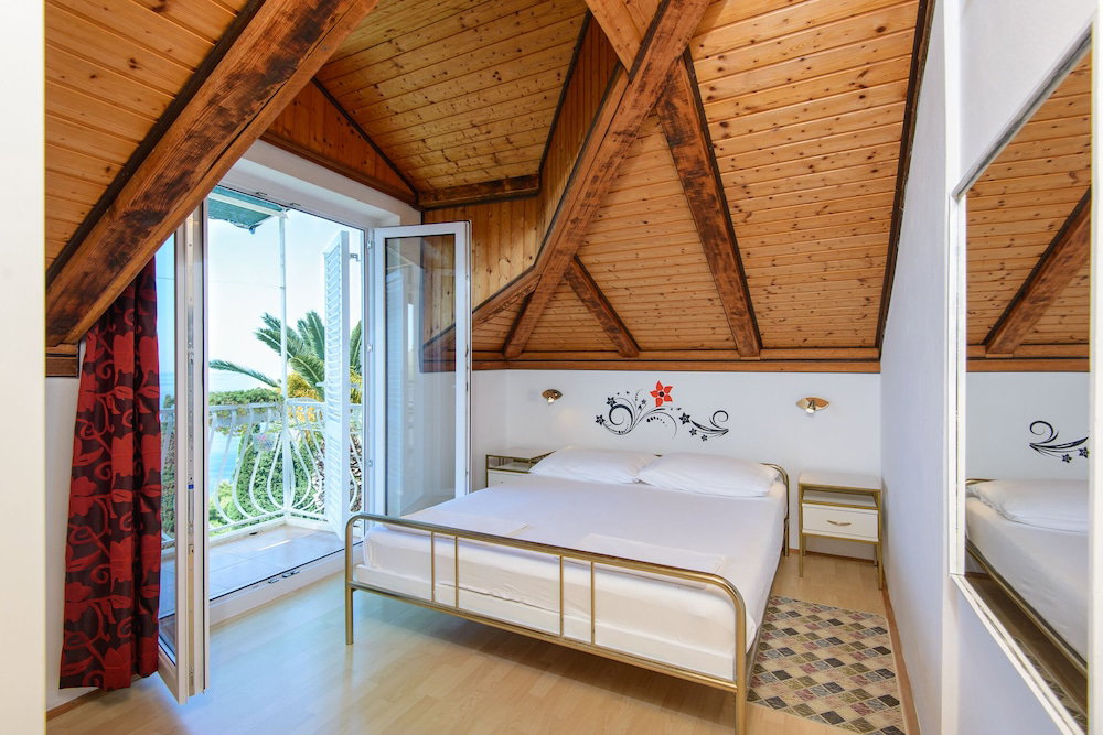 2-Bed Apt, Sleeps 4 With Sea View, 10 Min To Beach