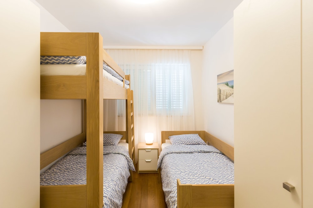 Antonio Luxury Beach Suites