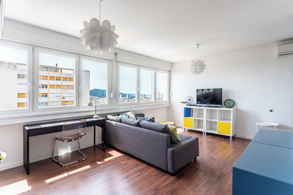 Hotel Comfortable Apt With Great City And Sea View