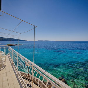 Hotel Mira Sea Front Guesthouse cazare Komiza