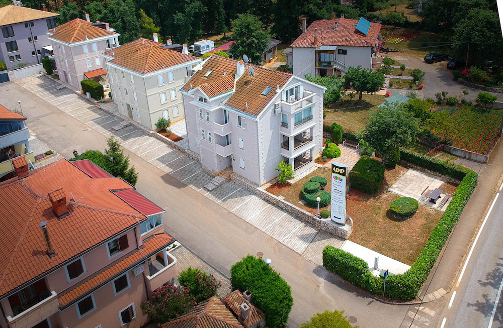 Hotel Apartments And Rooms Degra