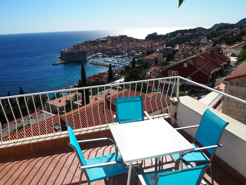Hotel Breathtaking View - Attic Apartment