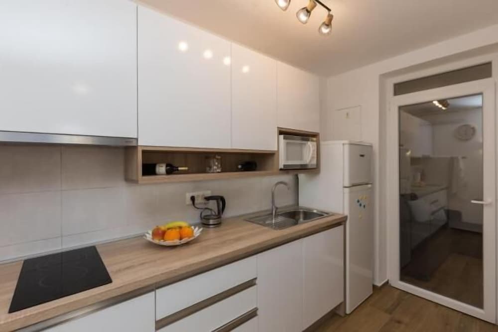Apartment Hitri