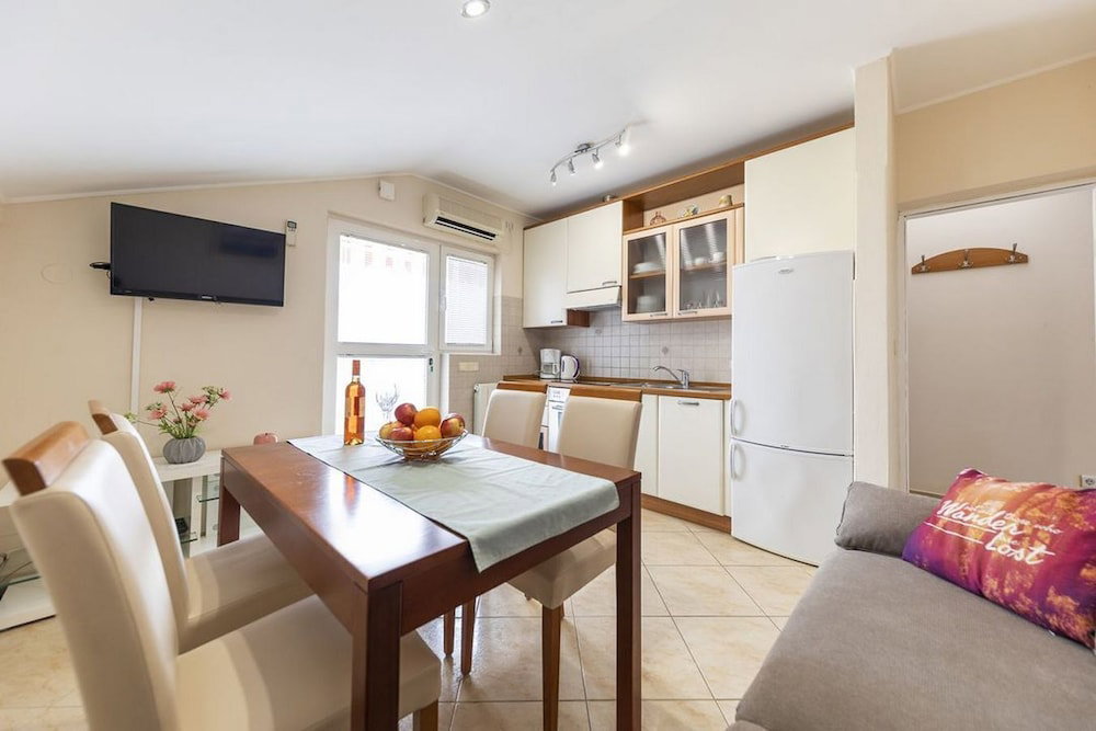 Hotel Apartments Mira