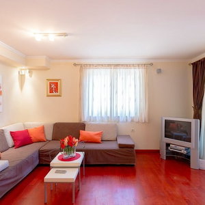 Hotel Leona & Borna Central Suites cazare Mokosica