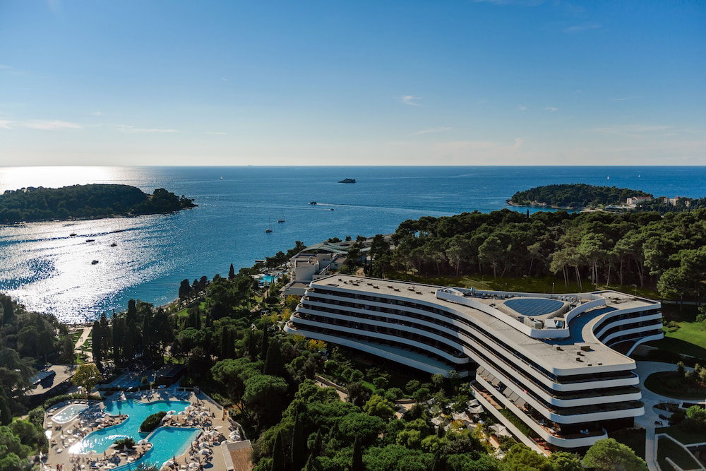 Lone Hotel By Maistra Collection