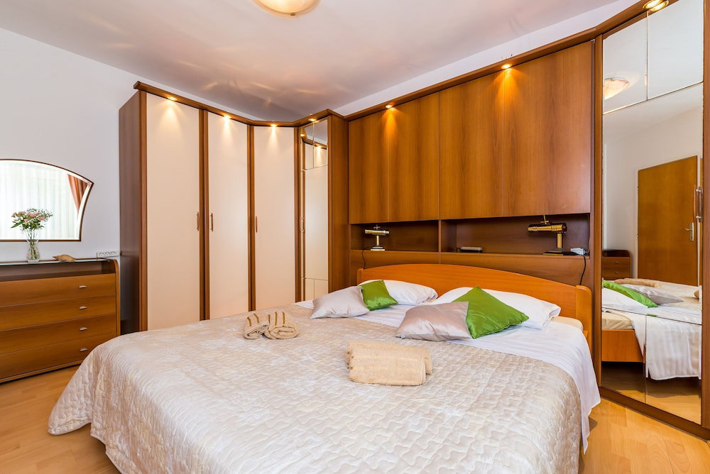 Hotel Apartment Valonija
