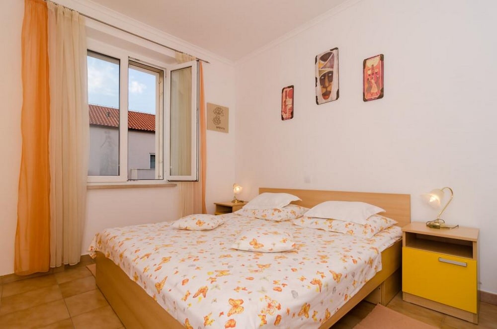 Hotel Apartments & Room Frane