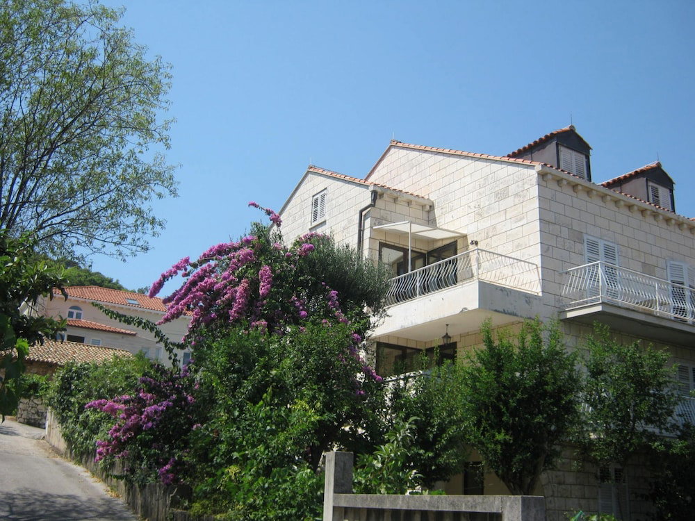 Hotel Apartments And Rooms Artemida