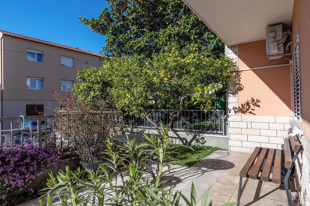 Hotel Apartments Cezar