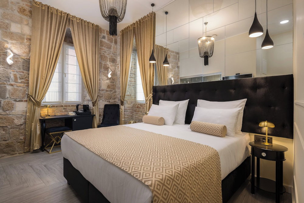 Hotel Luxury Rooms Golden Palace City Centre