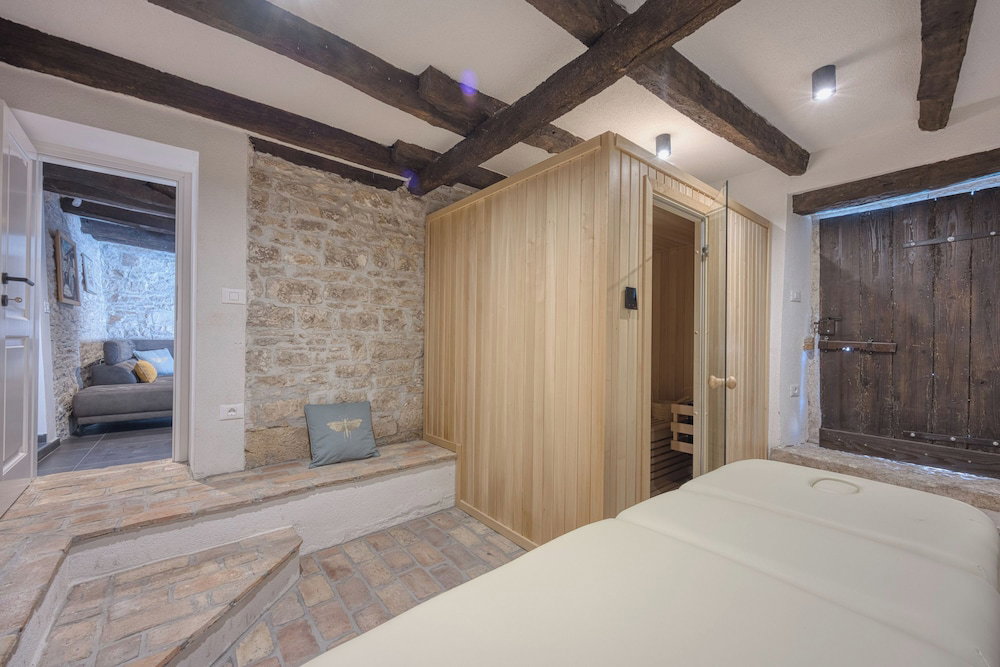 Hotel Villa Galant With Pool And Sauna