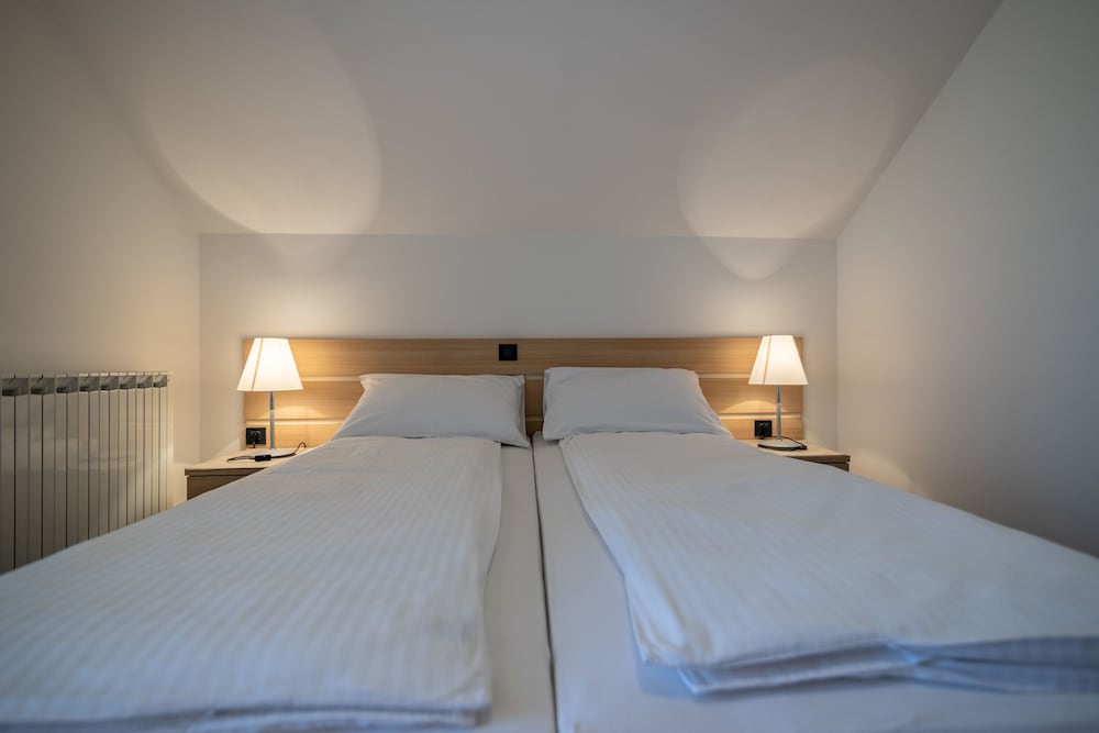 Hotel Apartments And Room Robert