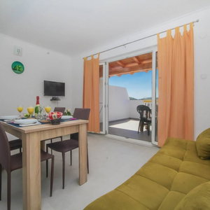 Hotel Two Bedroom Apartment In Dalmatia cazare Tisno